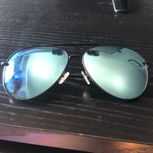 Becca Kufrin sunglasses. Diff eyewear